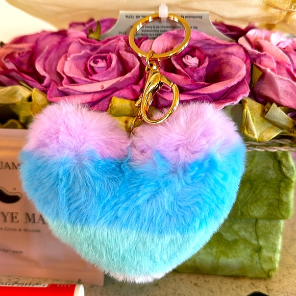 Beauty products NWOT 8 PCs total assortment with fun keychain - Picture 5 of 6